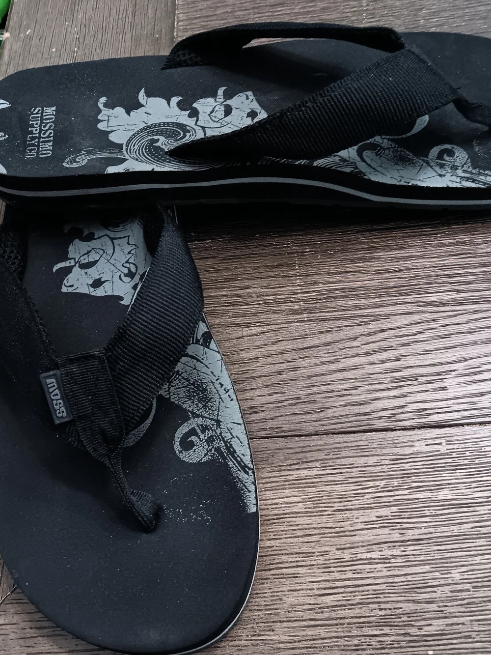 Mens Size 12, Mossimo Black Graphic Flip Flops
